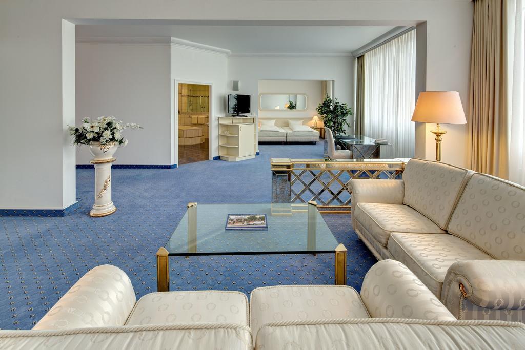 Hotel La Strada カッセル エクステリア 写真
